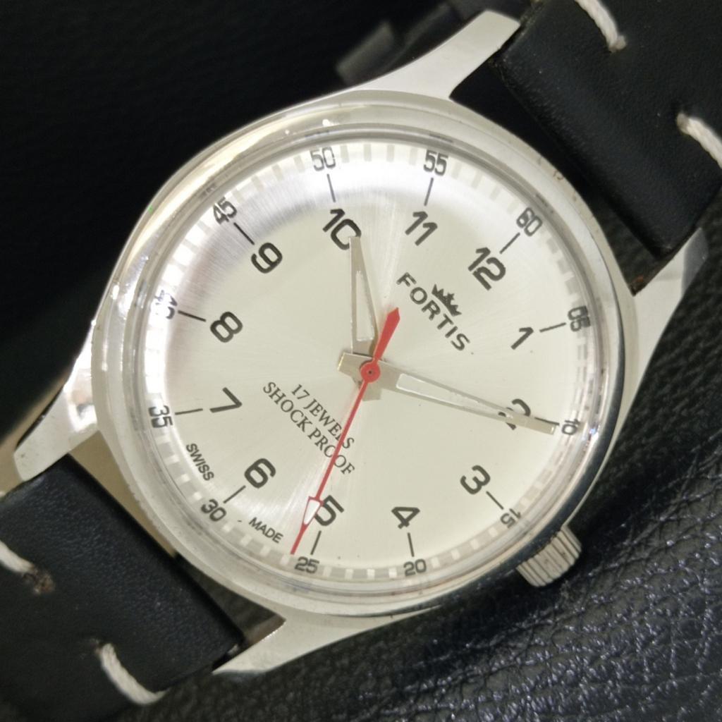 

ВИНТАЖНЫЕ МУЖСКИЕ ЧАСЫ С РУЧНЫМ ЗАВОДОМ, ШВЕЙЦАРСКИЕ, ОТРЕСТАВРИРОВАННЫЕ, С СЕРЕБРИСТЫМ ЦИФЕРБЛАТОМ a500026-2 R151a-a500026