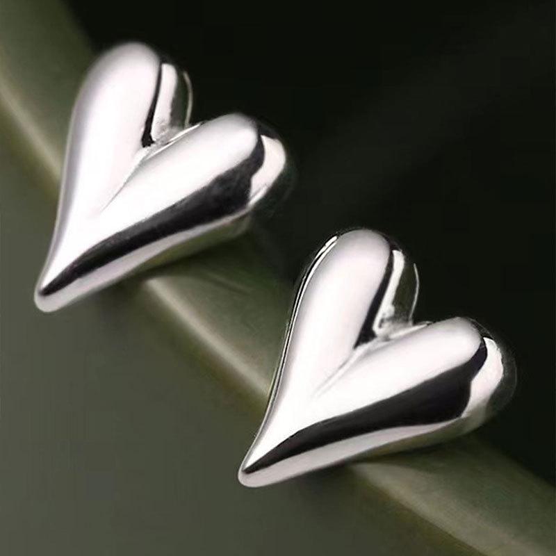 Fashion light luxury love titanium steel stud earrings, simple design gold non-fading earrings, send girlfriends versatile earrings