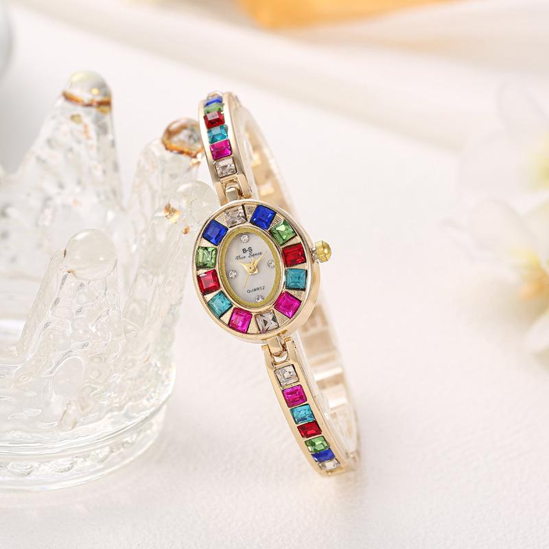 Hochwertige und exquisite Damenuhr Kleine Allround-Quarz-Armbanduhr mit dünnem Armband Quadratische Uhr Modetrend Exquisites Armbanduhr
