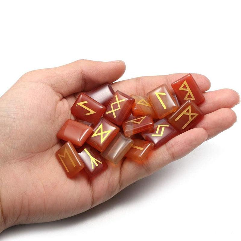 Set di 25 Pietre Runico Incise Alfabeto Futhark Antico Pietra Naturale Cristallo Curativo Reiki Meditazione Divinazione con Sacchetto di Velluto