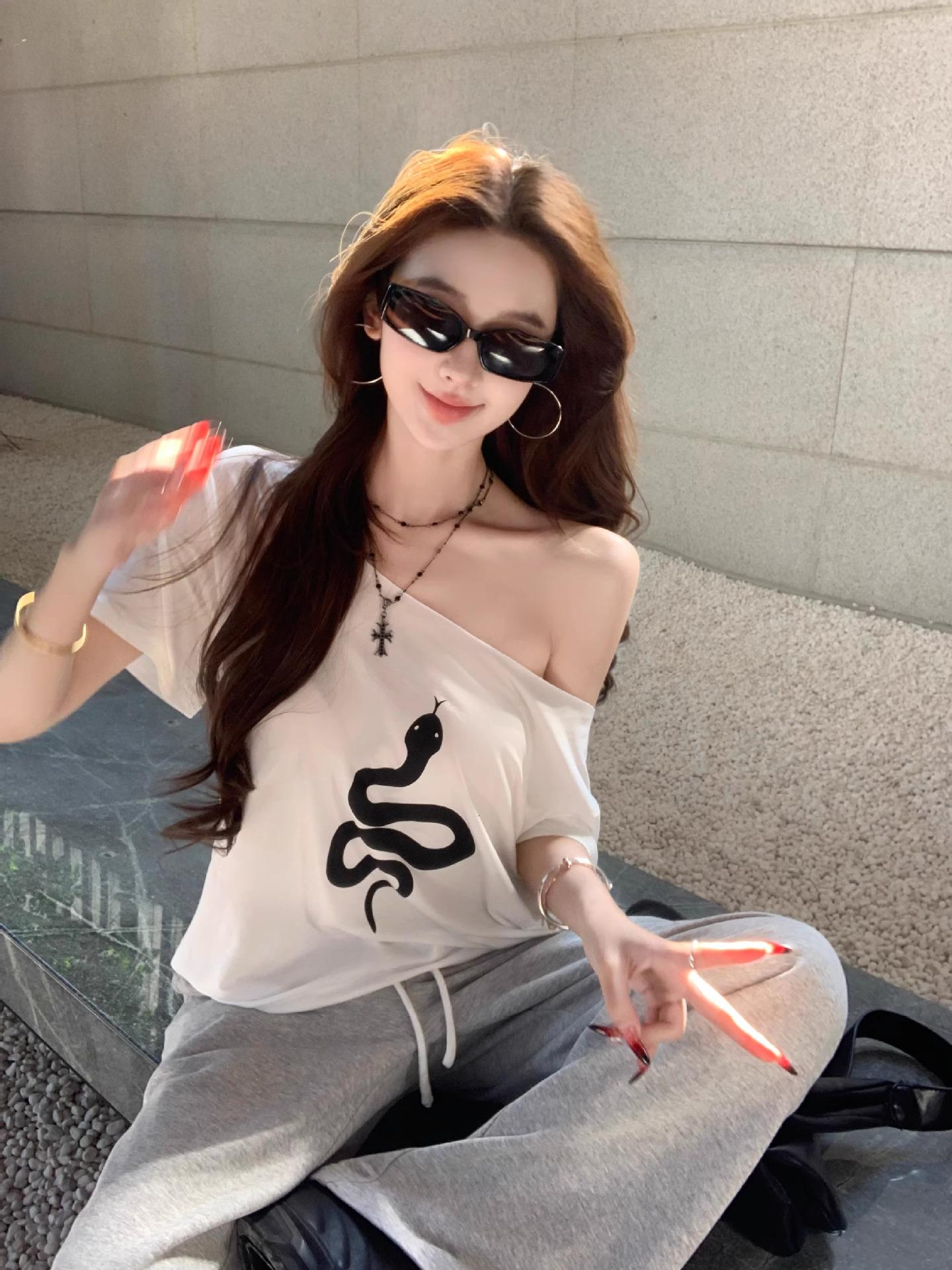 

Женская футболка с открытыми плечами и принтом змеи – Шикарный, Уникальный, Универсальный летний топ с короткими рукавами XL белый