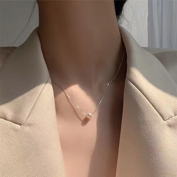 Highlight pearl necklace new women's summer collarbone chain high-end light luxury niche design neck chain simple accessories