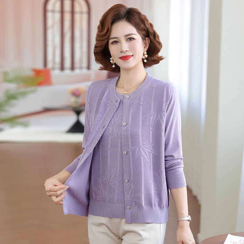 

Mom s Spring Ensemble: Elegant Short-Sleeve Knit Cardigan & T-Shirt Set for Middle-Aged Women 115 (Recommend 110-130 jin)