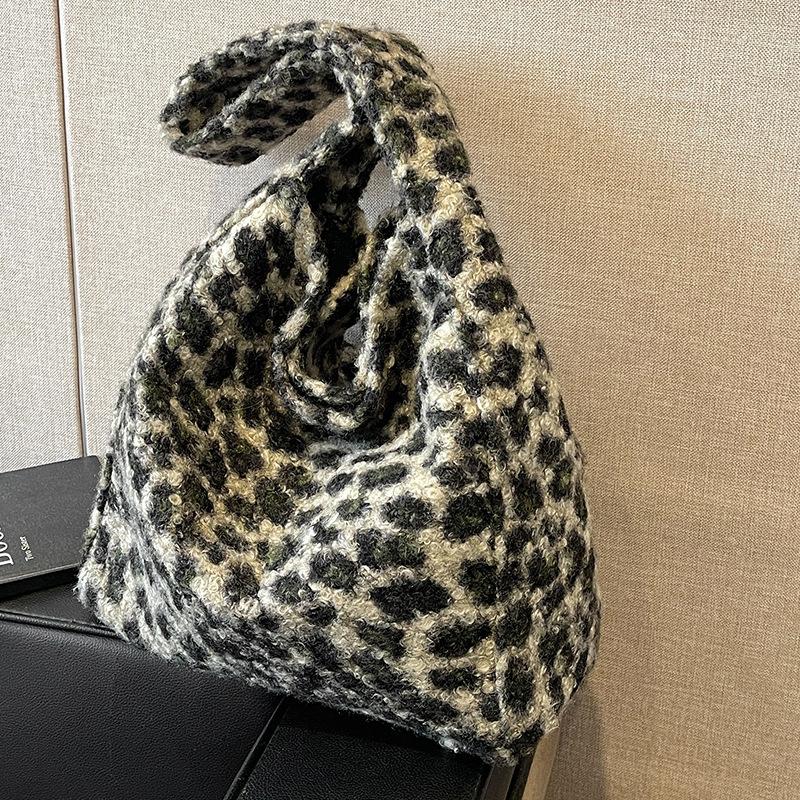 Korean Version of Ins Plush Leopard Print Tote Bag for Women Autumn and Winter New Large Capacity Commuting One Shoulder Underarm Bag for Women