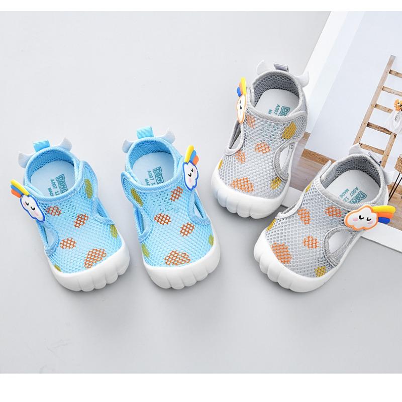 Chaussures d'été pour enfants, chaussures pour bébé de 0 à 3 ans, chaussures d'apprentissage de la marche style fin anti-glissement dessin animé pour l'intérieur, chaussures d'été en mesh pour nourrisson à semelle souple