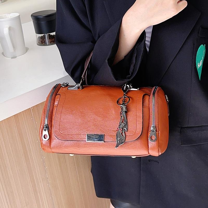 2025 Autumn and Winter New Korean Version Easy To Fit Retro Shoulder Crossbody Boston Pillow Bag Women's Handbag