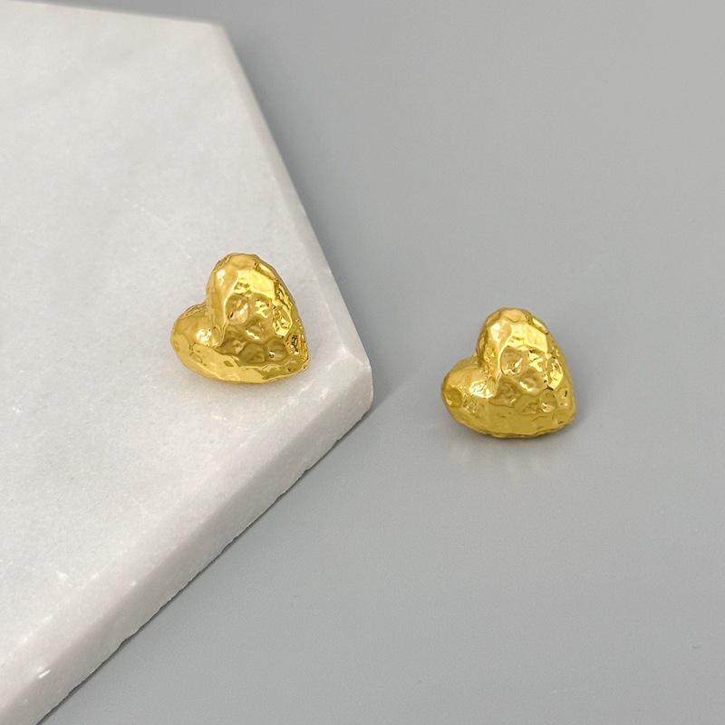 Fashion Light Luxury Women'S Earrings, High-End Copper-Plated Real Gold Love Studs.