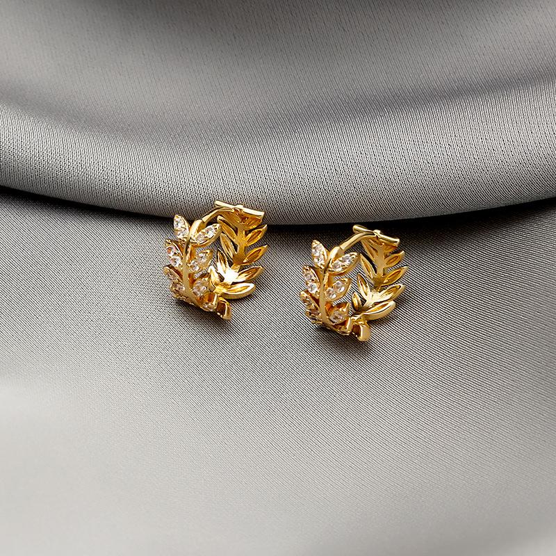 

New Arrival Rhineston Hoop Earrings Metal Classic Round Women Small Simple Earrings Minority Leaf Elegant Cute Female Zircon