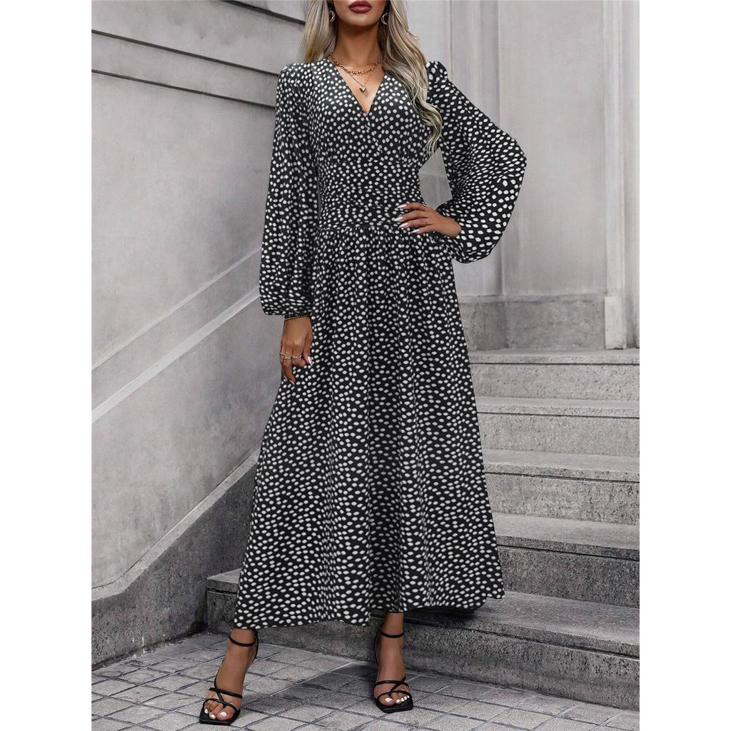 Ayollar uchun bir xil rangli fonarli yengli V-kesimli yuqori yirtigli elegant ko'ylak