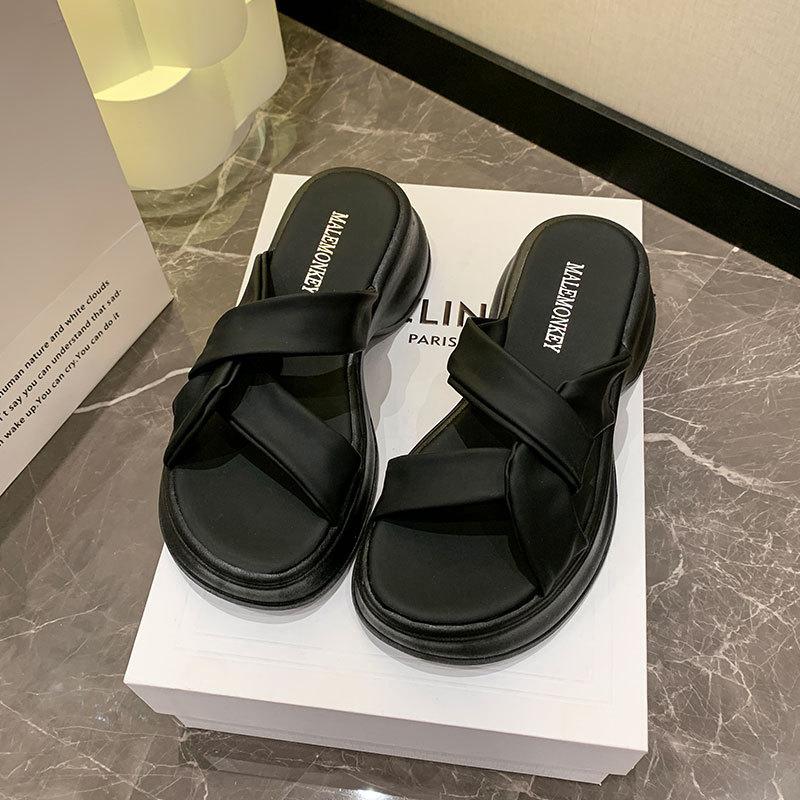 Thick-soled Cool Slippers Women's Summer Outer Wear Fashion 2025 New High-end Niche Beach Sandals Casual One-word Slippers