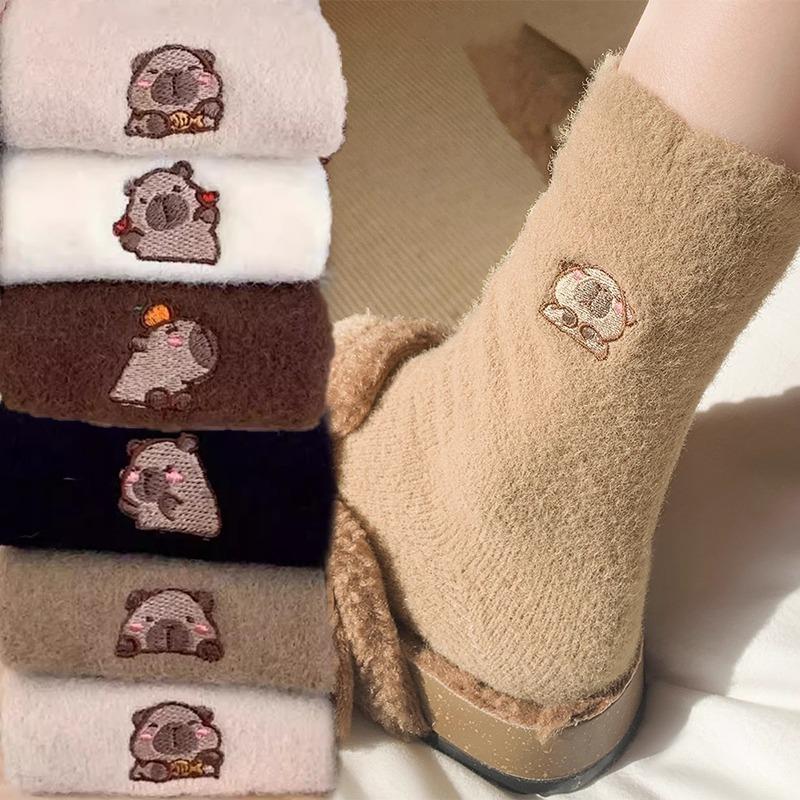 Damen Winter Thermosocken Nerzsocken Cartoon Capybara Aufdruck Weich Warm Fleece Bequem Plüschsocken Kawaii Schlafboden Mittelschaftsocken