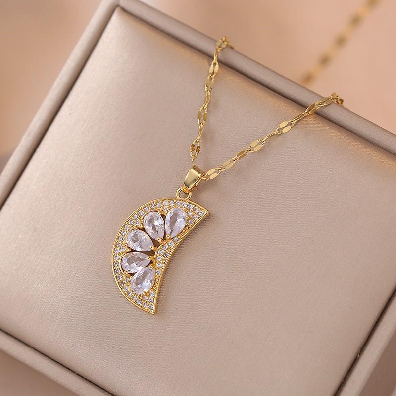 Women's Fashion Heart Pendant Necklace - Elegant, Simple Design, Versatile Clavicle Chain Jewelry