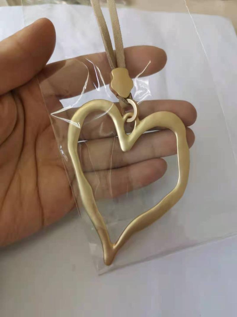 Europe beautiful woman jewelry explosion love high sense necklace retro simple pendant long chain