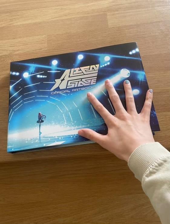 Alien Stage Officiell Konstbok
