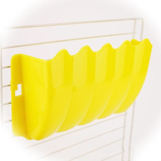 Wiszący Karmnik na Trawę Trwały Oszczędzający Miejsce Plastikowy Stojak na Trawę dla Małych Zwierząt