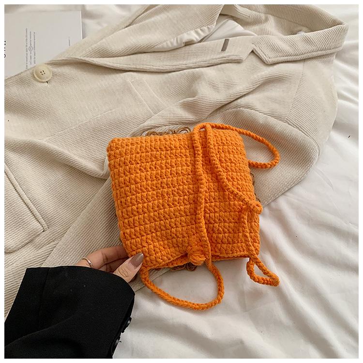 Handmade Crochet Lion Phone Bag, Cute Cartoon Knitted Crossbody Purse for Women, Mini Shoulder Bag for Phone