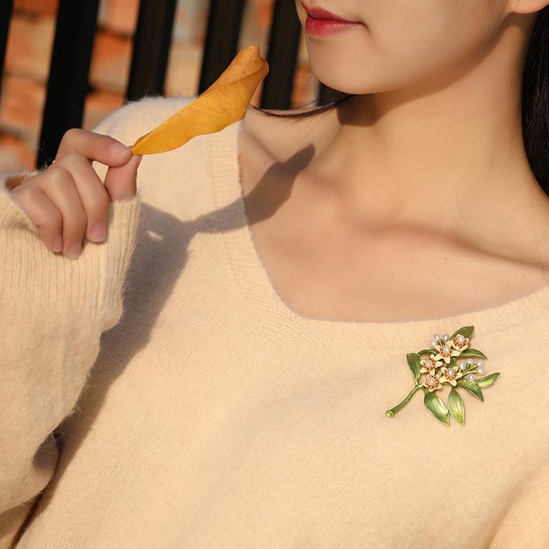 Vintage Floral Brooch Pin With Alloy Material For Wedding Gift And Souvenir