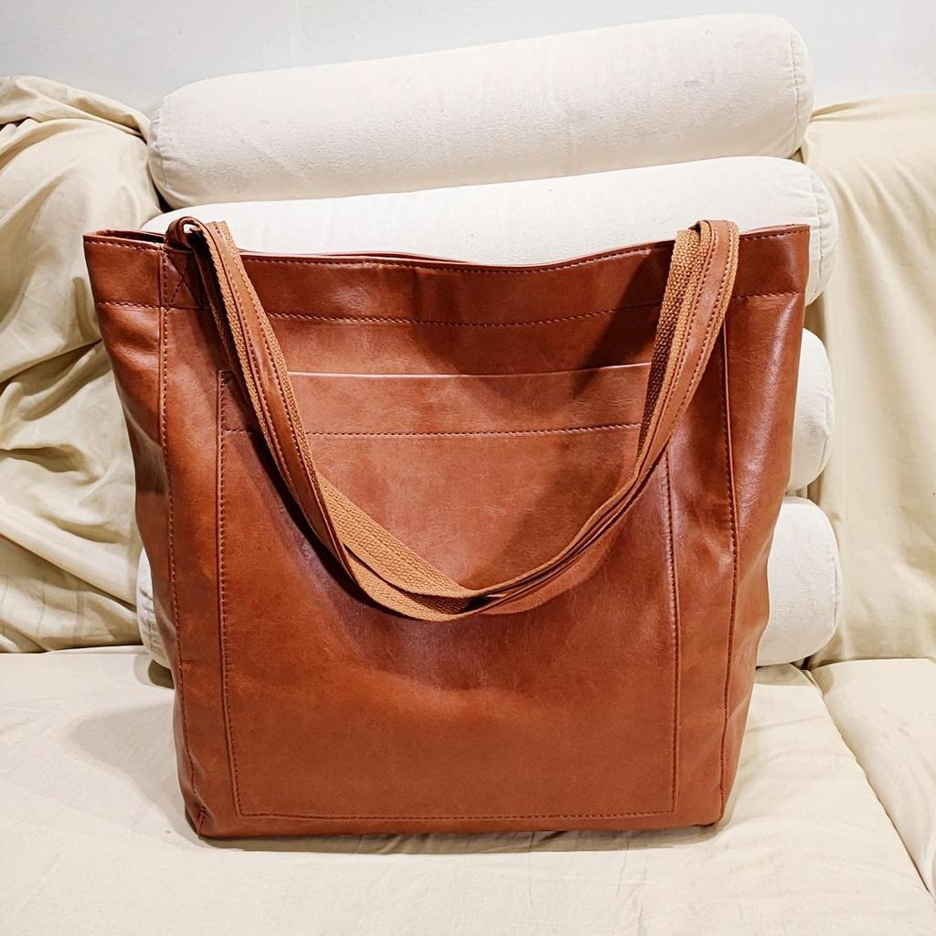 Women's Retro Waxed Leather Tote: Stylish, Soft, Large Capacity, One-Shoulder Handbag with Pockets