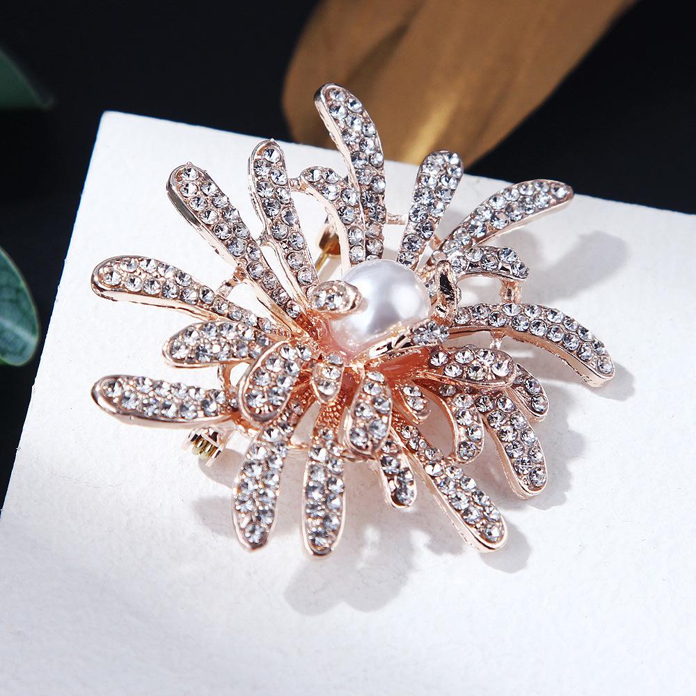 Kristall-Eingelegt Süße Korallenblüte Perlen Brosche Anstecker Kleidung Hundert mit Accessoires Damen Langlebige Farbe Exquisit Hypoallergen Brosche Geschenk
