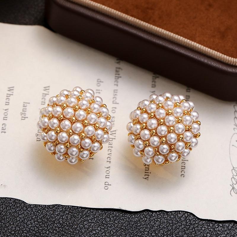 French Light Luxury Versatile Elegant Pearl Stud Earrings Women'S Fashion Temperament High Sense Geometric Earrings