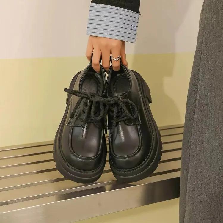 

Модные британские туфли на толстой подошве, новые осенне-зимние универсальные модные черные туфли-лоферы с бисквитным узором для женщин 35 чёрный