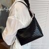 2025 new fashion woven handbag casual versatile high sense summer shoulder underarm bucket bag tote bag