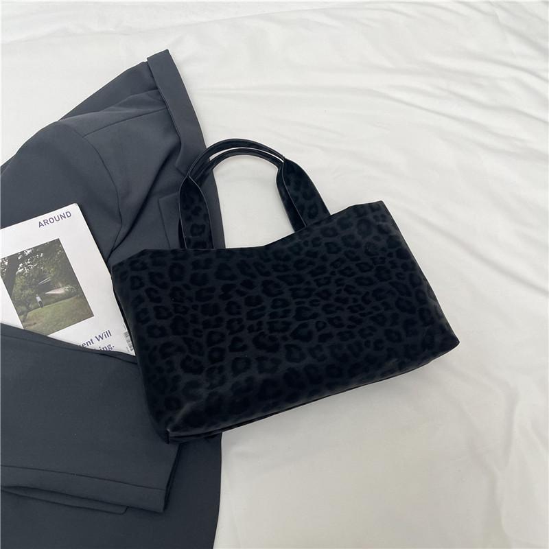 

Large-capacity bag women s autumn new textured women s bag simple retro handbag single shoulder commuter tote bag