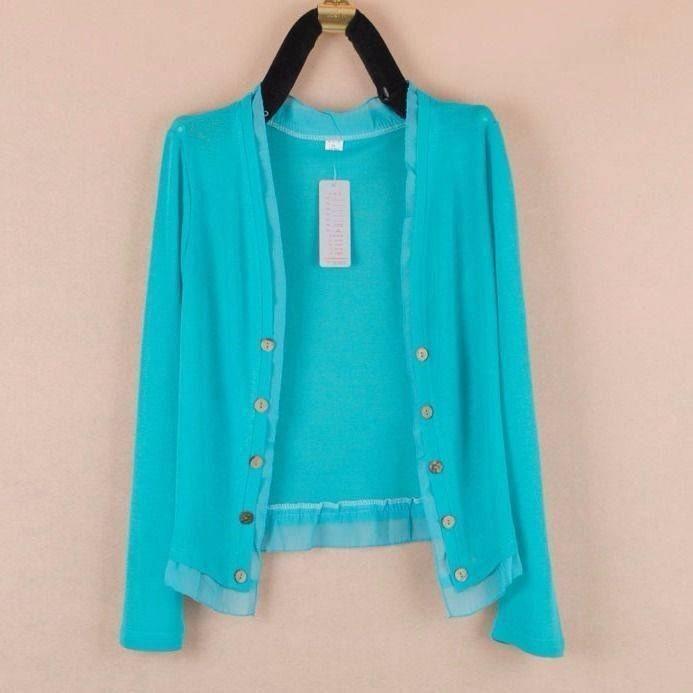 Cardigan estivo da donna in maglia di seta con bordi a balze e chiusura a bottoni per abbigliamento casual