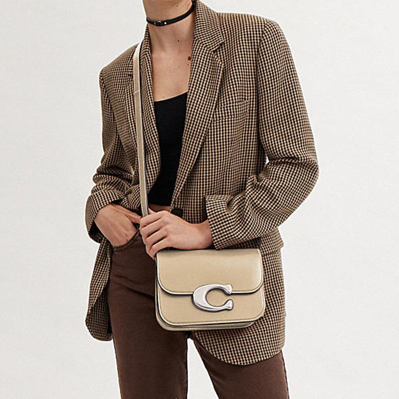 Coach Idol 21 Silver Logo Chain Magnetic Closure Flap Leather Messenger Bag Women Bags Beige CM557-LHVT5
