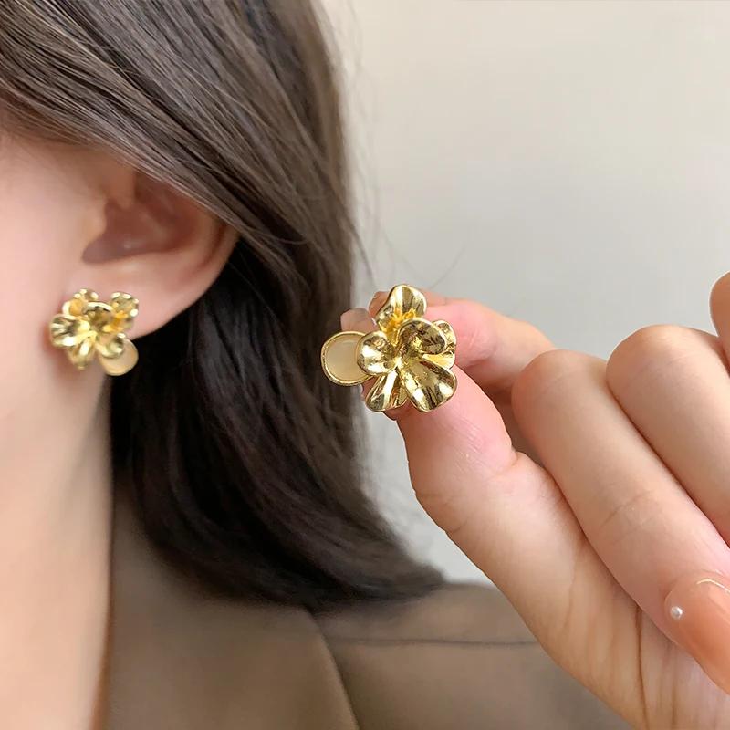 French Retro 3D Metal Petal Ear Clips for Women Gold Tone Non Piercing Earrings