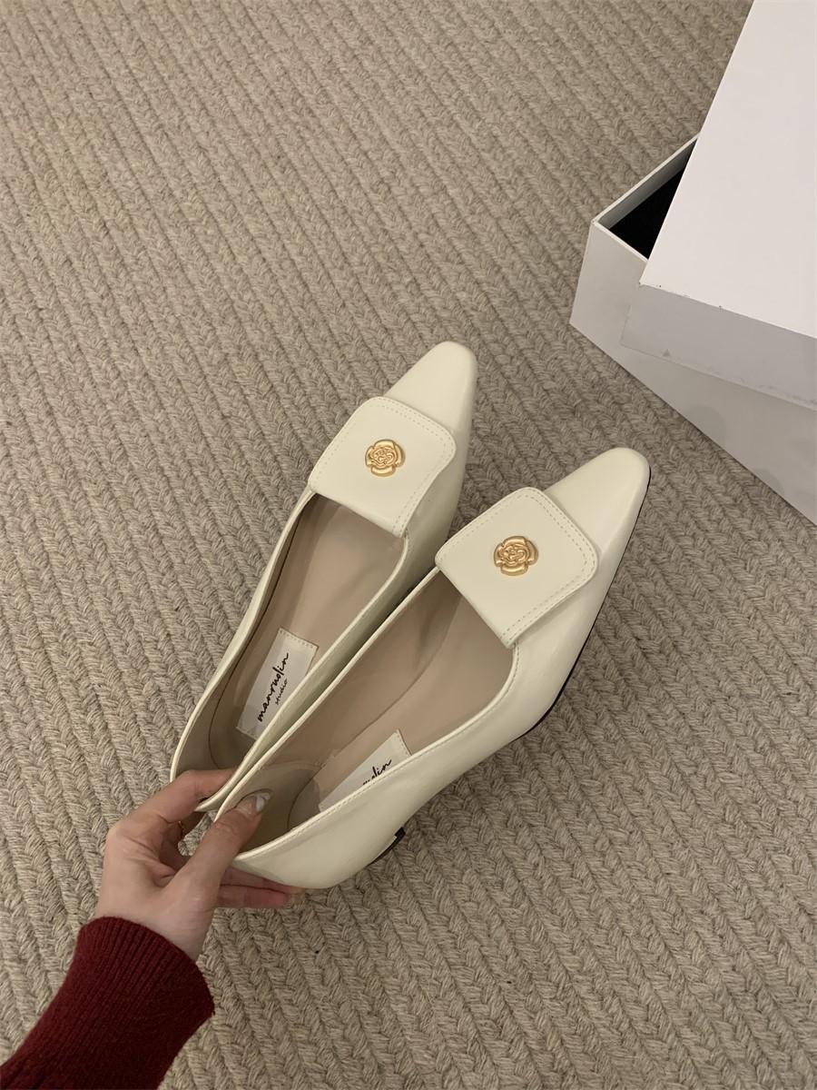 

Ретро туфли-лодочки с заостренным носком, женские туфли с неглубоким носком, весна 2024, новые удобные универсальные рабочие туфли на низком каблуке, французские женские туфли 35 белый