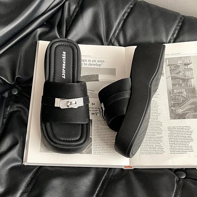 

Versatile height-increasing cool slippers women s summer new outer wear rhinestone buckle simple casual non-slip one-word drag 35