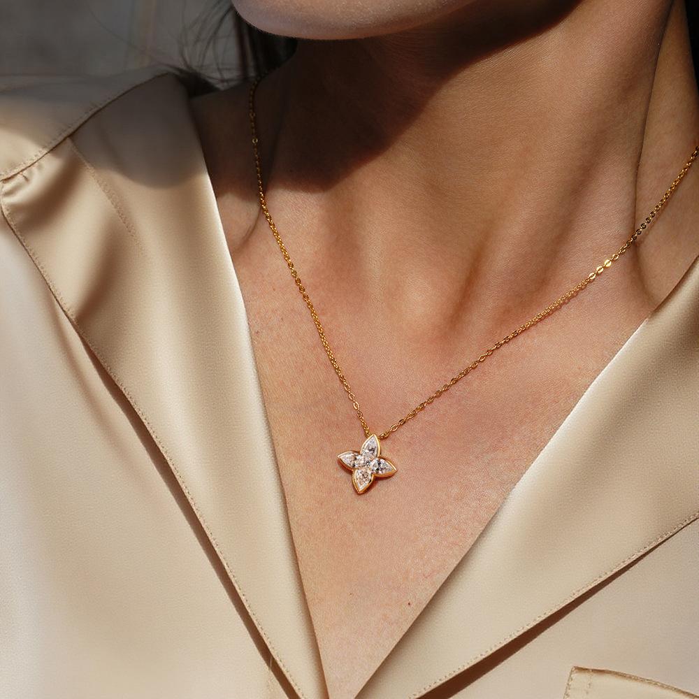 2.1ct Four-Leaf Clover Pear Moissanite Pendant Necklace Women Gift Solid S925 Silver D Color Lab Diamond Dainty Necklace Jewelry