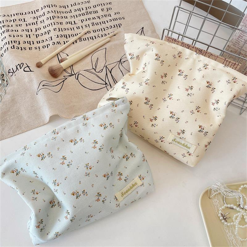 Cute Sweet Floral Cosmetic Bag Large Capacity Portable Travel Makeup Storage Bag Organizer Women Clutch Bag Girly Toiletry Bags