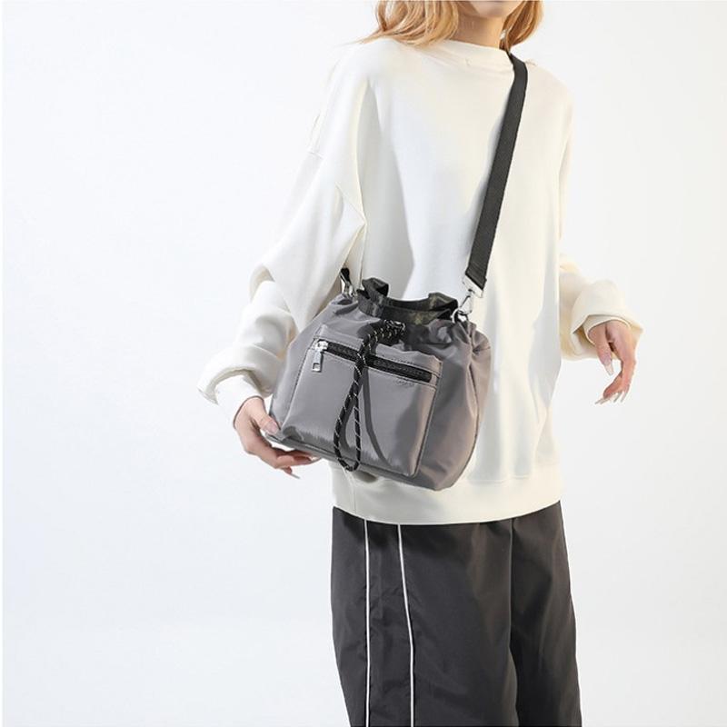 1 Piece of Pure Color Shoulder Bag for Women Versatile Hand-Held Crossbody Bag Fashionable Bucket Bag That Can Hold Mobile Phone