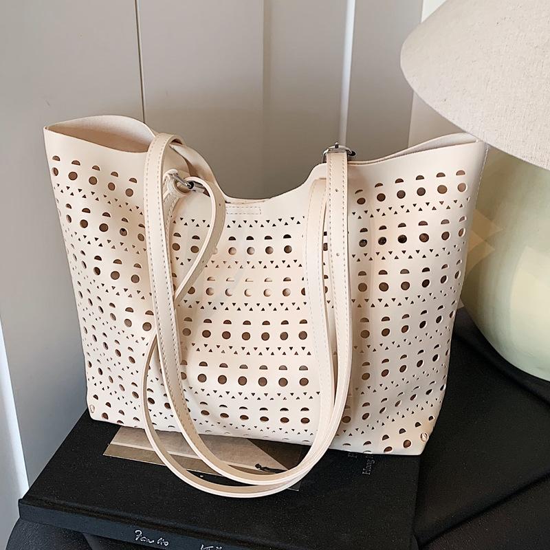 Large-capacity carved hollow tote bag women's bag 2025 new fashion texture shoulder bag women's commuter armpit bag