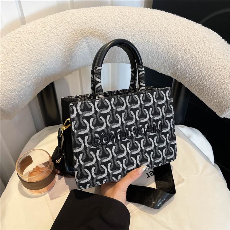 New street photography mix and match contrasting color tote bag portable shoulder messenger trendy women's bag