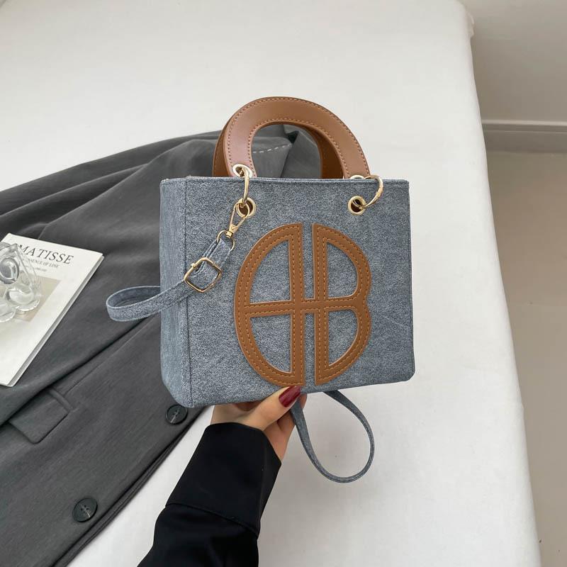 

Commuter large-capacity bag women s new casual shoulder bag contrasting color niche design tote bag