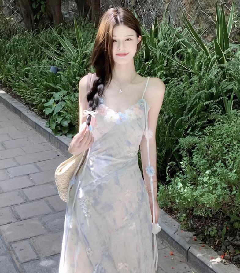 Elegant 3D Floral Camisole Dress: Women's Fall 2026 Mesh Skirt with Waist-Cinching Design