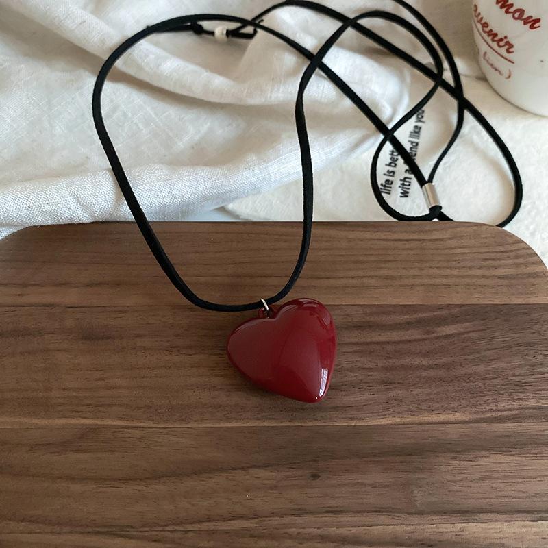 Korean retro acrylic irregular love adjustable necklace long versatile sweater chain necklace women