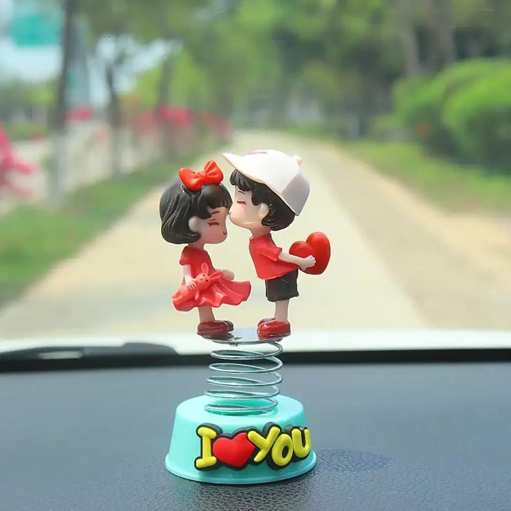 Bonito desenho animado casal primavera balançando a cabeça painel do carro boneca ornamento decoração interior do carro acessórios para presente