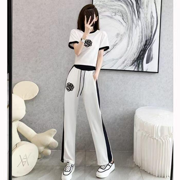 Elegant Women's Summer Casual Suit: Stylish Wide-Leg Pants Two-Piece Set for an Age-Reducing Street Style.