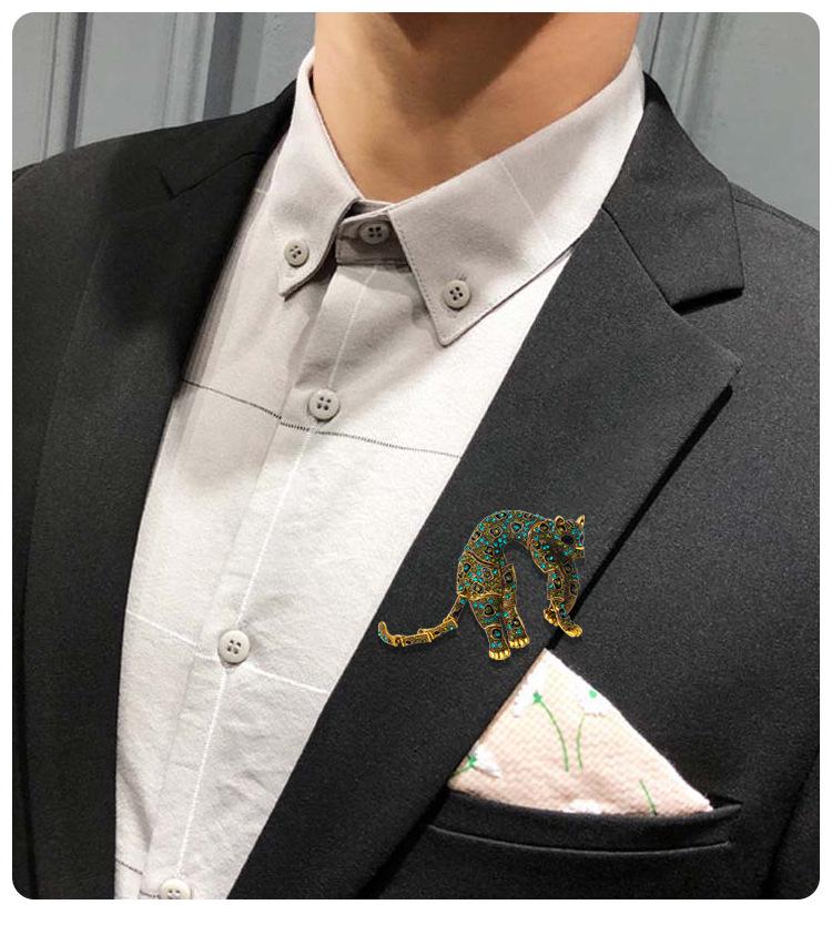 Retro Leopard Brooch for Men: Full Diamond Pin with European and American Flair