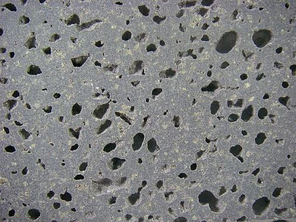 Mihiro "High-Durability Grooved Lava Plate" 15 x 30 x 3 cm thick, made of black basalt.