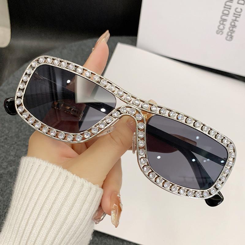 Metal Frame Sunglasses With Sparkling Rhinestone For Summer Party And Fashion