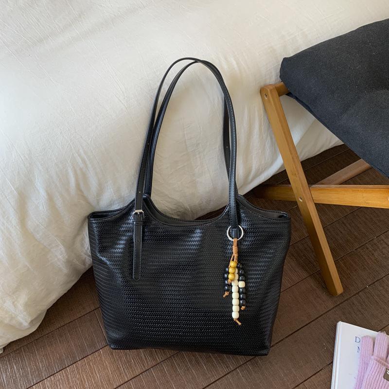 Retro bag women's large-capacity autumn new simple shoulder bag high-value texture commuter tote bag