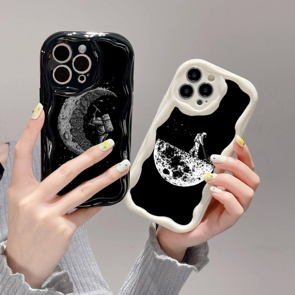 Capa protetora para celular Ae97 Space Moon Astronaut Black art para Samsung S23 S24 Ultra A55 A14 A25 Infinix Hot 40 Pro Tecno Spark 20 Wave TPU capa traseira