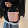 Simple women's shoulder large-capacity bag women's 2025 popular new trendy fashion solid color versatile shoulder bucket bag