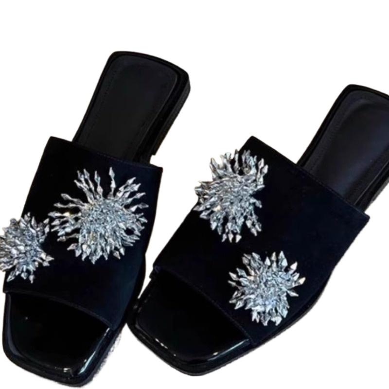 Fashion 2025 Fashion Ladies Shoes Open Toe Women's Slippers Outdoor Casual Summer Metal Decoration Plus Size Best Seller Flat Slippers