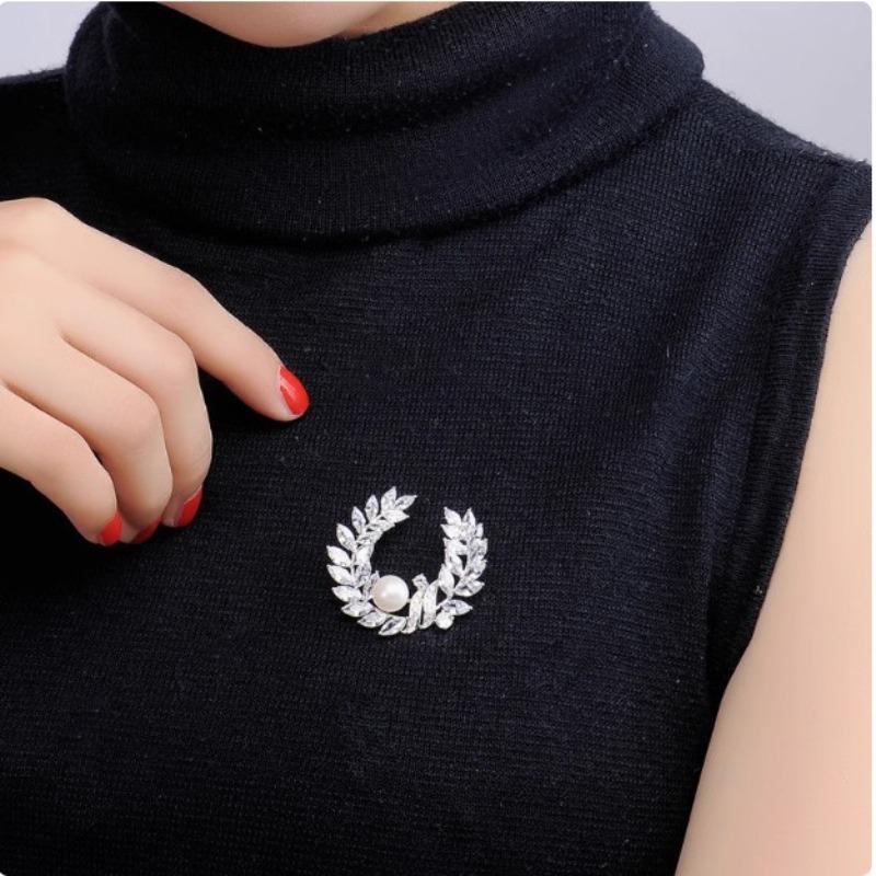 1Pc Delicate Pearl Flower Wreath Brooch for Women Fashion Rhinestone Brooches Pins Jewelry Trendy Accessories Party Gifts